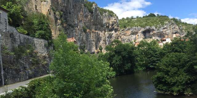 Château des Anglais et maisons troglodytes de Cabrerets