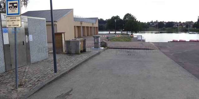 Aire de service pour les campings-cars