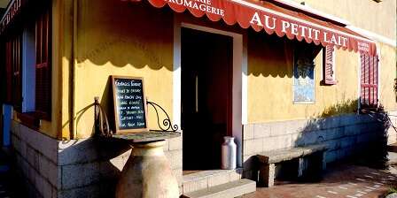 AU PETIT LAIT
