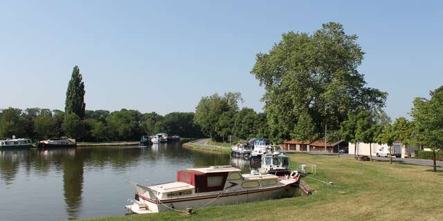 Halte nautique de Génelard