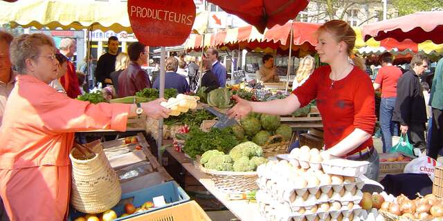 Marché hebdomadaire de Saint-Omer quartier Haut-Pont