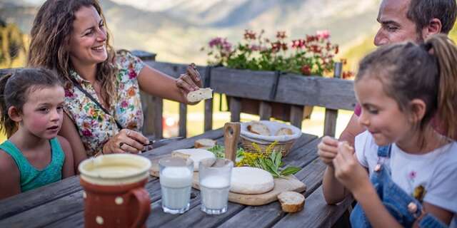 Randonnée gourmande fondue au reblochon au soleil couchant niveau vert