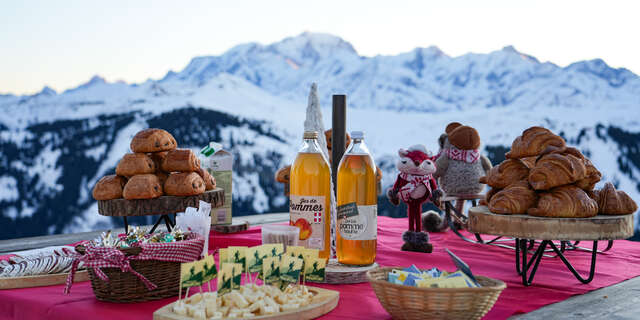 Petit-déjeuner au sommet, face au Mont Blanc