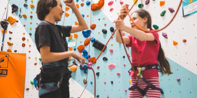 Escalade indoor pour les enfants au Topo !