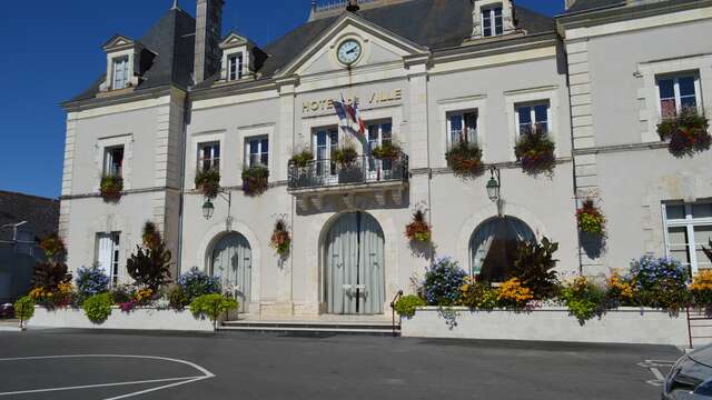 Cour-Cheverny