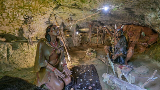 La route des crèches de Noël - Les Grottes du Roc de Cazelle