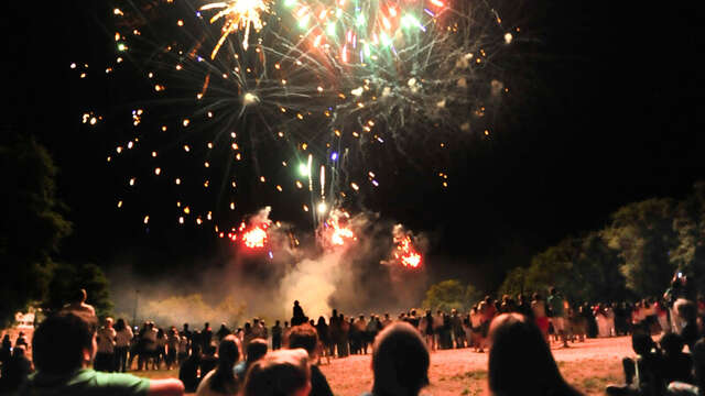 Village associatif et spectacle pyrotechnique à Saint-Céré