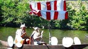 Course de barques traditionnelle en bois