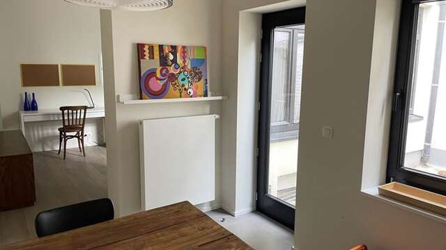 Close to EU district, studio meublé