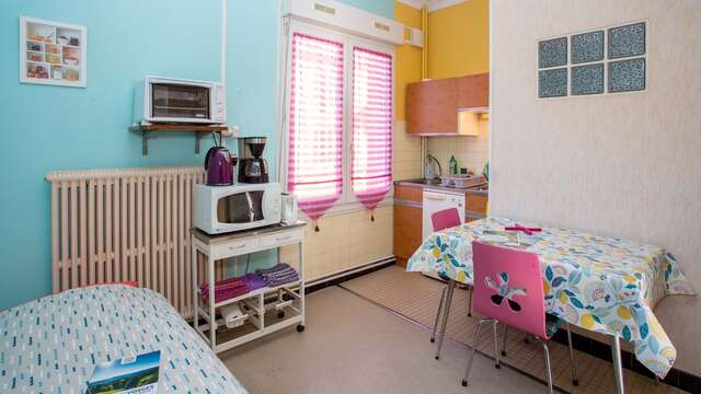 Meublé mouchet claudie - les abeilles a103