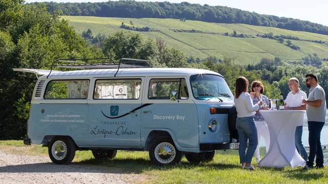 Discovery Bay : Balade en combi Volkswagen au champagne Lévêque Dehan