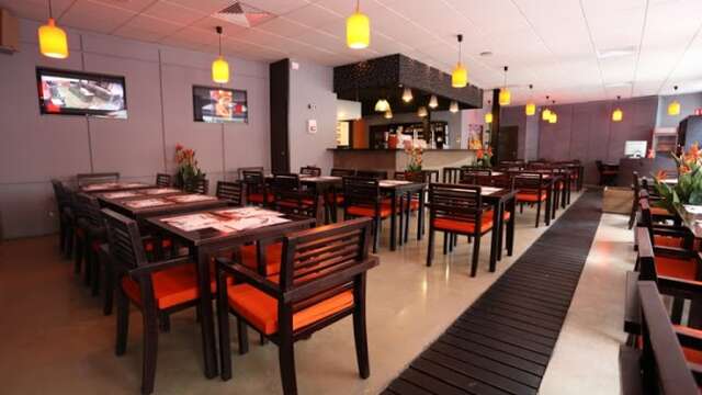 Pum Thai Restaurant & Cooking School