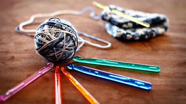 Atelier : marque-page fleuri en crochet