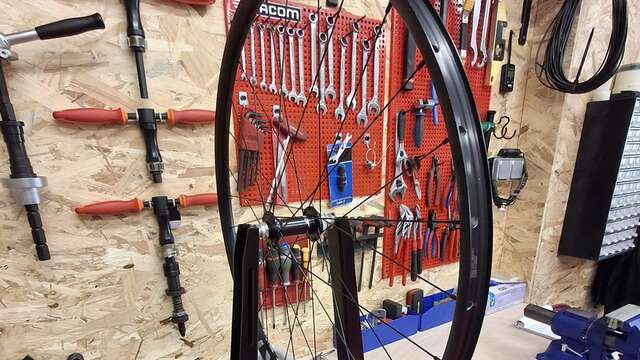 Réparateur de vélos - La Boîte à Rayons