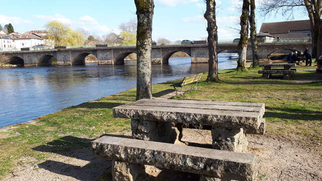 Aire de pique-nique des bords de Vienne - rive gauche