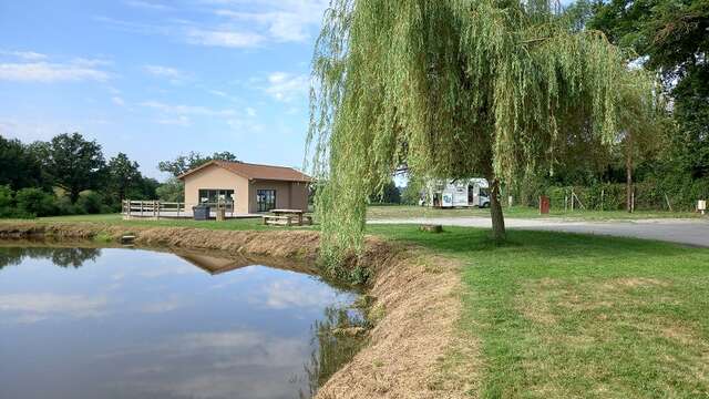 Aire naturelle de camping Les Jonchères
