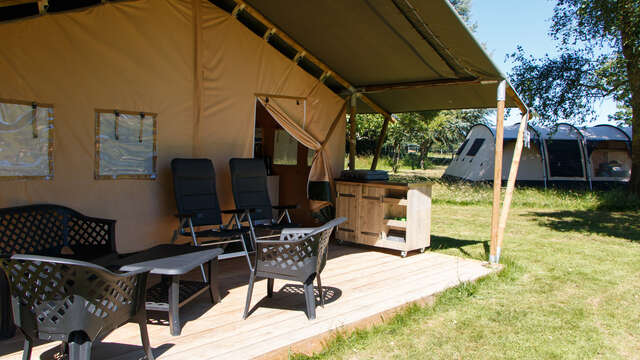 Tente safari 'Papillon' - Camping Dun le Palestel