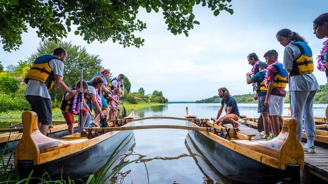 Balade en pirogue hawaiënne d'ouverture de la saison
