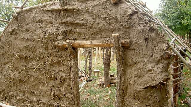 Démonstration "Construire une maison néolithique"