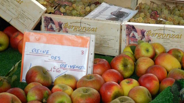 Le Petit marché à Saint-Firmin-des-Près
