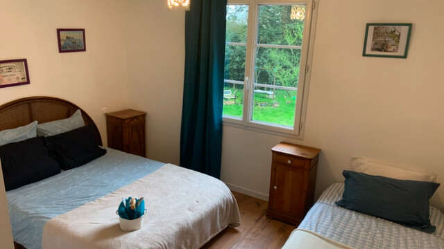 SOUS LES GRANDS CHÊNES