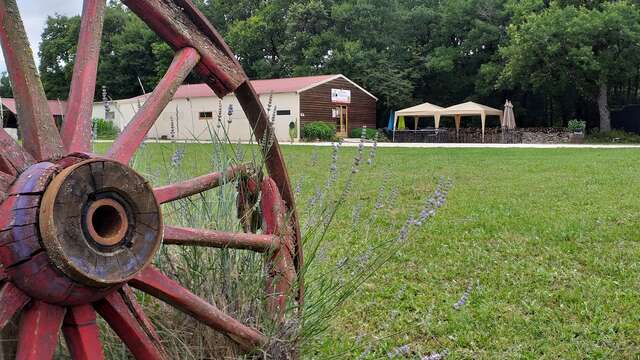 Aire pour Camping-Car à la Ferme Auberge d'Esparnol