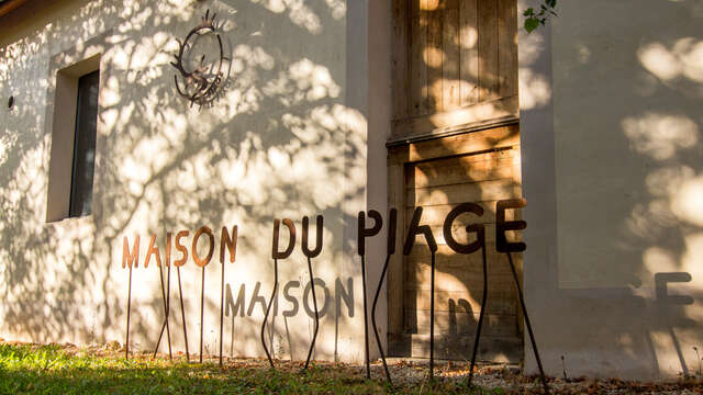 Les ateliers  enfants de la Maison du  Piage : "Atelier sculpture de la Préhistoire"