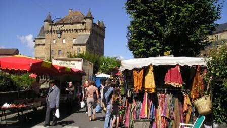 Marché à Lacapelle-Marival
