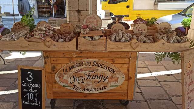Marché nocturne et gourmand