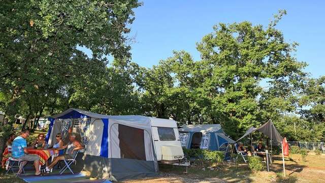 Aire du Camping Les reflets du Quercy