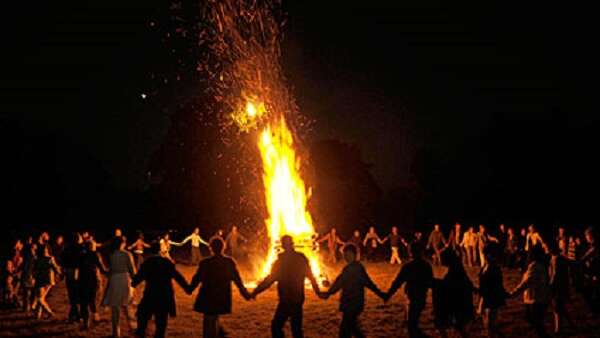 Feu de la Saint Jean au Pescher dans le cadre de la fête votive