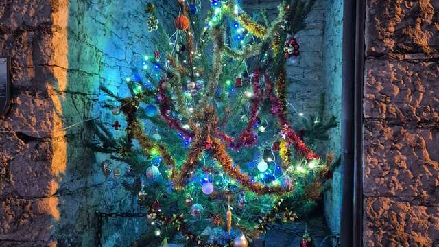 CRÈCHE ET SAPIN DE L'ÉGLISE DE LA PIGUIÈRE