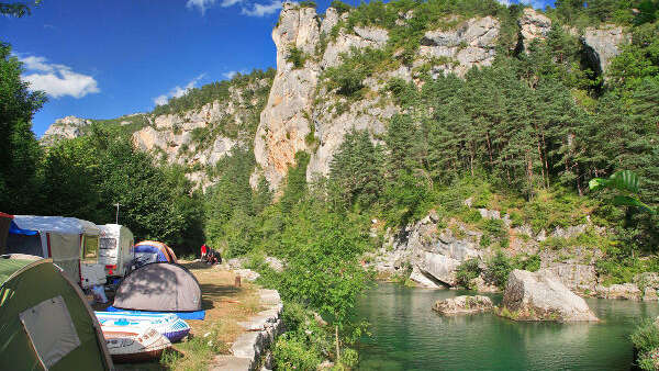 AIRE DE SERVICE DU CAMPING HUTTOPIA