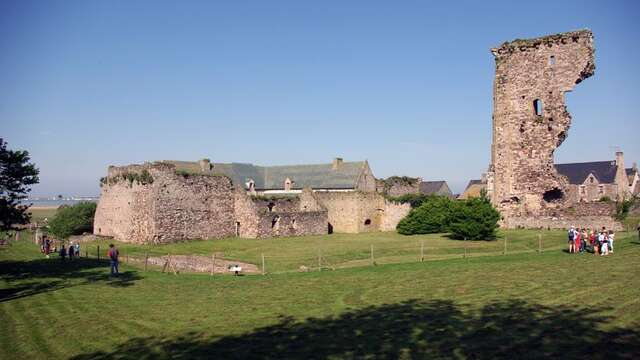 Château médiéval de Regnéville