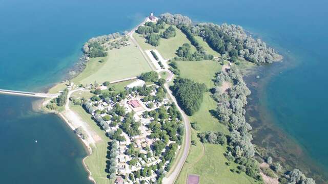 Camping de "La Presqu'Île de Champaubert"