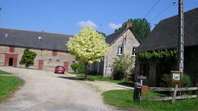 AIRE DE STATIONNEMENT LE DOMAINE