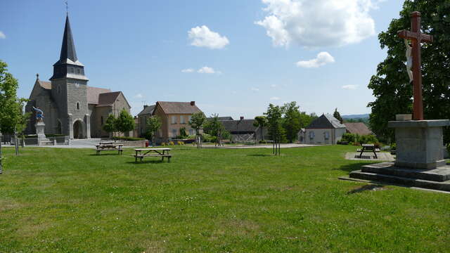 Rougnat (Bourg) : Aire de pique-nique et de jeux