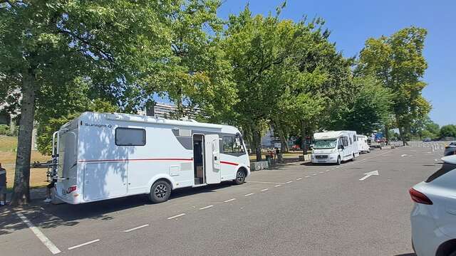 Aire de camping-car - Stationnement - Stade Tissié Pau