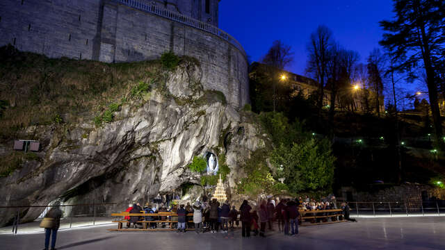 LA GROTTE DES APPARITIONS