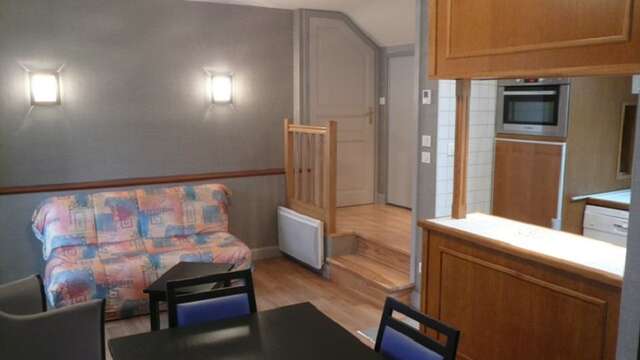 APPARTEMENT DANS MAISON ETAGE