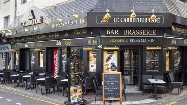 LE CARREFOUR CAFE