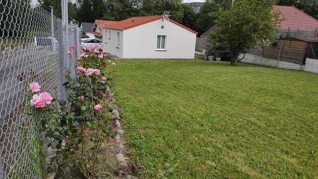 LA MAISON DES ROSIERS