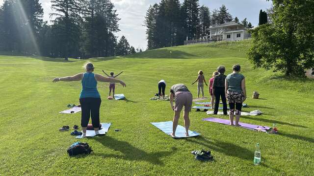 COURS DE YOGA AVEC BETTINA