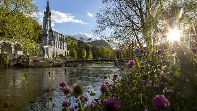 LE SANCTUAIRE NOTRE-DAME DE LOURDES