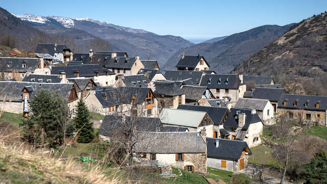 Ens, un village pyrénéen et son église