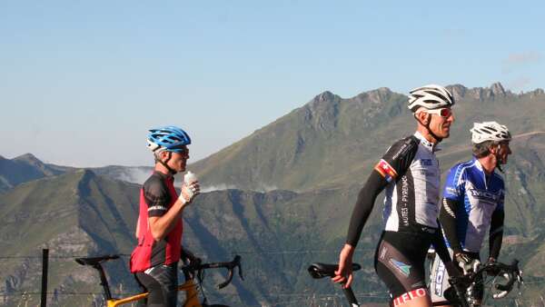 LE COL D'AUBISQUE PAR LA VALLÉE D'OSSAU