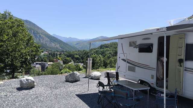 PARKING GOSUN LOURDES - CAMPING-CARS - VOITURES - BUS