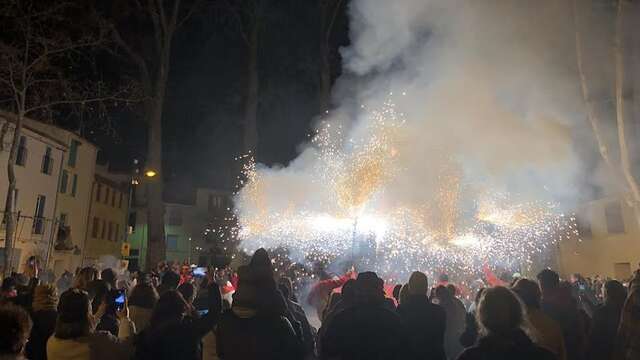 DÉAMBULATION DU CORREFOC AVEC « ELS DIABLES DEL RIBÉRAL »