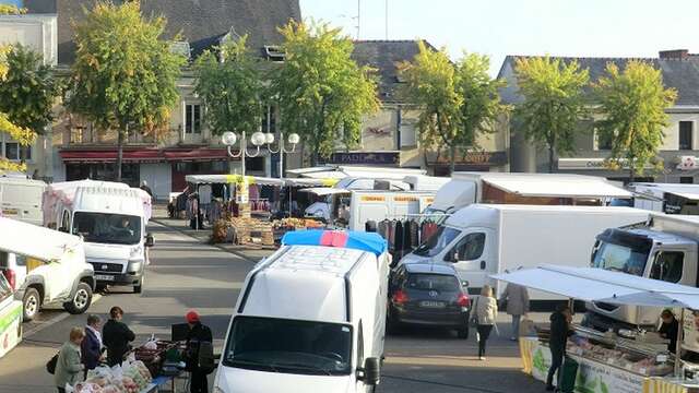 MARCHÉ DE RENAZÉ