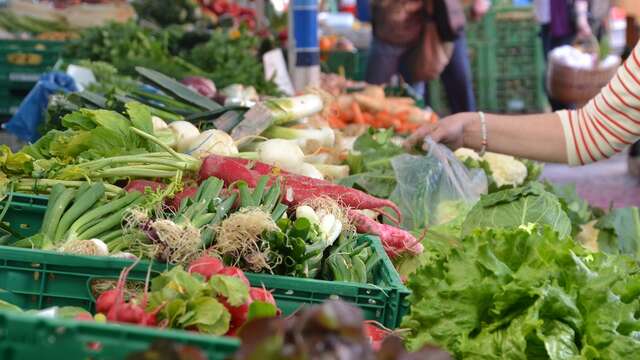 MARCHÉ HEBDOMADAIRE DE FOUGEROLLES-DU-PLESSIS